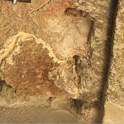 Pierre cassée et bloc recollé