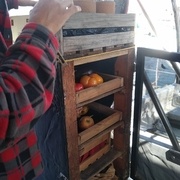 Le garde mangé ! Petite astuce: faire sécher sa vaisselle au dessus apporte un gain d'humidité qui en s'evaporant apporte un peu plus de fraîcheur !