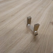 Zoom sur l'assemblage avant d'enfoncer les cales.