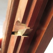 Bouvet à rainure, notez la rainure de blocage du fer dans le coin