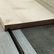 Rainure pour fond de tiroir réalisé à la scie sous table.