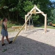 Un pied suffit pour tenir le tout pendant que le tracteur change de position !