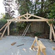 3 éme étape - On a terminé le levage à l'aide d'une échelle et rajouter des bracons sur les côtés