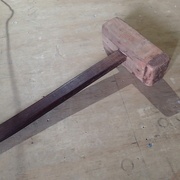 Mon maillet ajourd'hui, âgé de 5 ans. Il a bien servi, d'où la patine du manche.