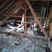 Etat du grenier après le premier déblayage de 60 ans de déchets accumulés!