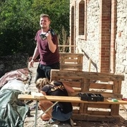 Montage des douches à l’horizontal – elles font tout de même plus de 2m50 de haut !