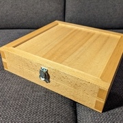 Boîte en hêtre dans le quartier