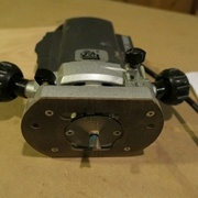 Et la défonceuse de papi Gilles ou plutôt papa Marcel je pense (mais que j'avais déjà rapatriée depuis longtemps). Avec une fraise à queue d'aronde