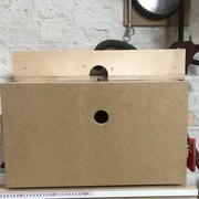 Le tout dans sa boite fermée, super facilement transportable, si vous aves des grandes pièces à faire. Cela ne fait que quelques kg