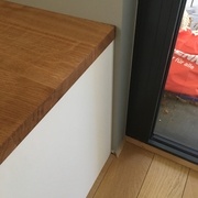 Joue ajusté à droite