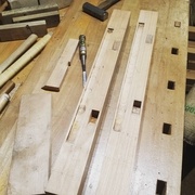 Rainure et mortaise des traverses de plateau