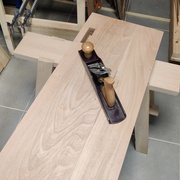 On ne peut pas enlever le creux, du coup, je rabote autour