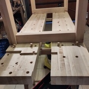 Les tréteaux sont sur les plateaux, plus qu'à les placer sur les cheveilles.