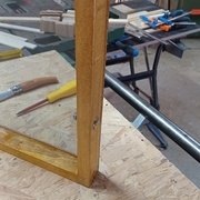 Les vis qui assureront le blocage sont en place