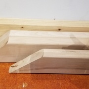 Les montants. Un bout coupé à 45 degrés pour pouvoir les allonger.