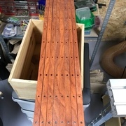 Deuxième fournée de tasseaux en padouk, mais à la bonne longueur cette fois-ci.