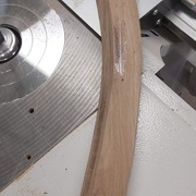 face de dessus avec les feuillures pour les accoudoirs