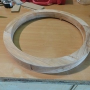 L'anneau brut de découpe, avec la feuillure qu'on devine dessous pour le fond