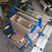 Collage du caisson supérieur