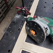 Feuillure à la défonceuse.