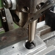 réalisation d"un p'tit alésage qui recevra une bague pour le blocage