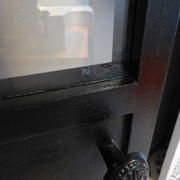 Détail de la porte et des finitions