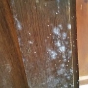 Porte restée entrouverte