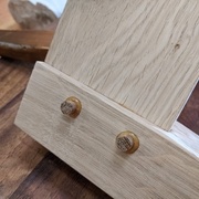 Chevilles "auto-serrantes" à travers tenon et mortaise