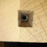 Vue de l'écrou au fond de la gorge qui va recevoir la vis