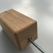 L’insert qui maintient la tige filetée