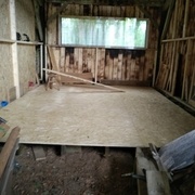 c'est déjà plus grand que mon garage/atelier actuel !!! et l'osb apporte de la lumière.