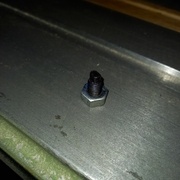 Vis à ne pas retirer avant d'avoir déposé la colonne