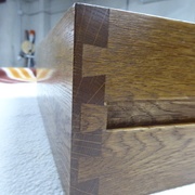 Queues d'aronde recouvertes sur face avant