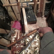 Le manche posé sur la tranche