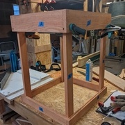 Cadres (base et bac supérieur) et 4 montants avant assemblage