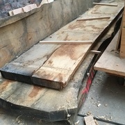 La matière première : trois plateaux de chêne en 45