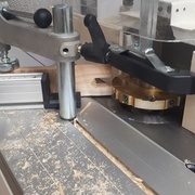 les liaisons des triangles se font par enfourchements réalisés à la toupie