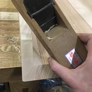 On termine à la main en prenant pour référence la coupe machine.