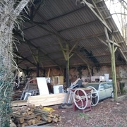 oui y a du rangement et des trucs à jeter !!!! pas le pressoir bien sur!