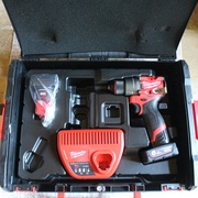 Pack Milwaukee Perceuse à Percussion Chargeur 2 Batteries 6Ah Neuf