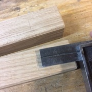 Report des repères à l'aide de l'équerre à combinaison