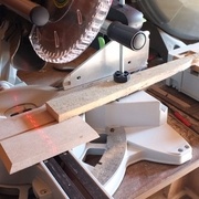 Petit montage pour tenir la pièce lorsqu'il ne reste pas beaucoup de bois.