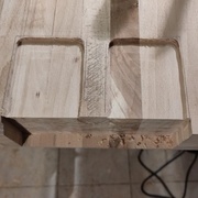 J'ai laissé un support au centre au début pour le défonçage.