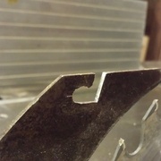 A la base c'était un trou, j'ai dû usiner la pièce pour pouvoir utiliser la cape de ma Kitty