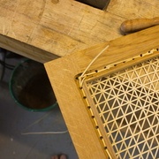 Nouage d'un nouveau brin pour continuer les grandes obliques de la 2e moitié.