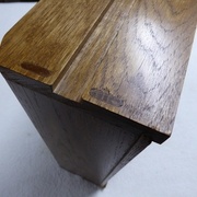 à l'arrière aussi, attention au positionnement car rainure arrêtée faite après assemblage !