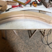 traverse haute après chantournage à la scie à ruban et calibrage à la toupie