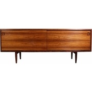 Buffet design scandinave 1950 par Niels Moller http://www.design-mkt.com