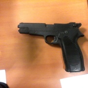 Une fois les côtés en bakélite de la crosse et le cul de chargeur ajoutés.