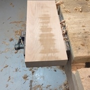 Préparation de la plaque degauchissage d'une pièce